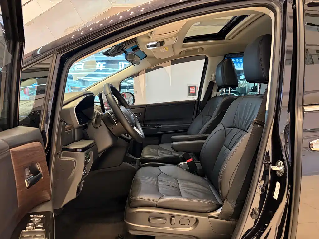 Honda Odyssey 2022 2.0L e:HEV — Фотографии автомобиля 13