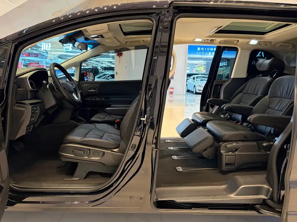 Honda Odyssey 2022 2.0L e:HEV — Фотографии автомобиля 15