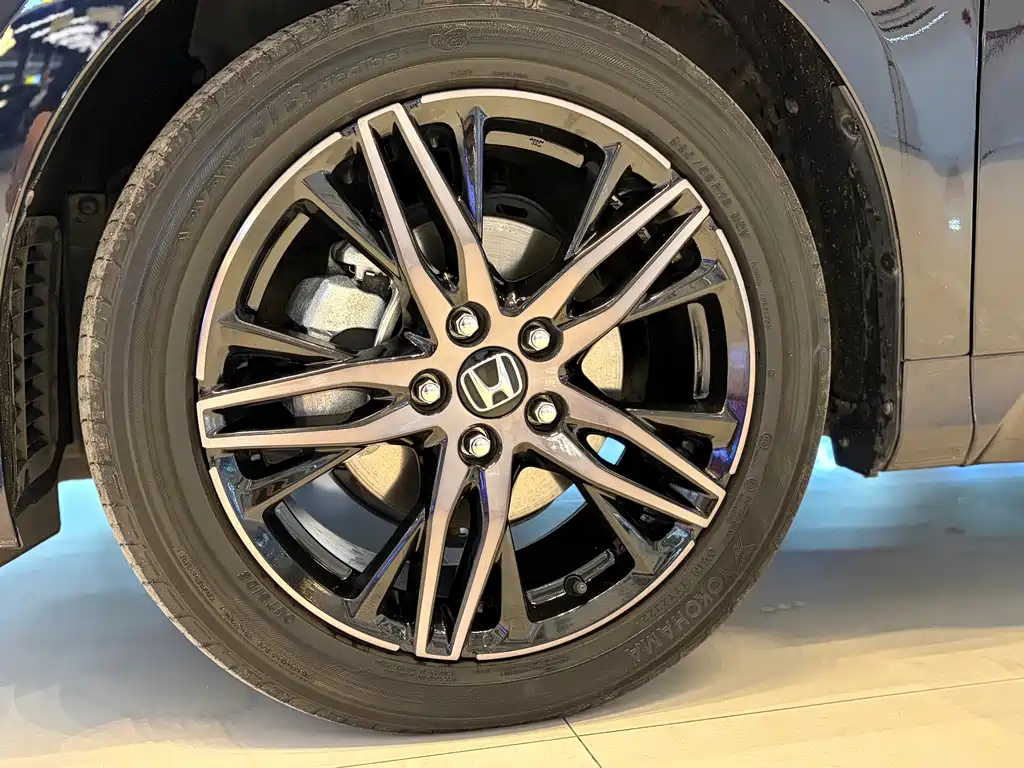 Honda Odyssey 2022 2.0L e:HEV — Фотографии автомобиля 3