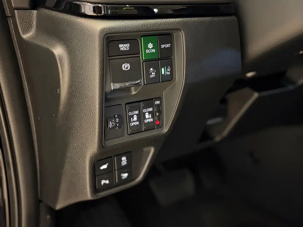 Honda Odyssey 2022 2.0L e:HEV — Фотографии автомобиля 21