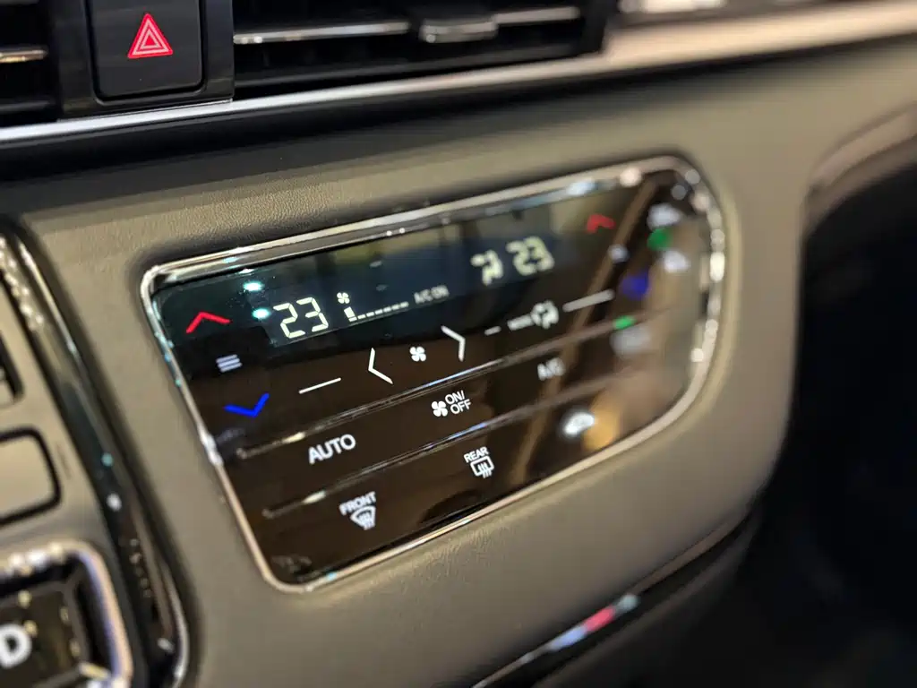 Honda Odyssey 2022 2.0L e:HEV — Фотографии автомобиля 26