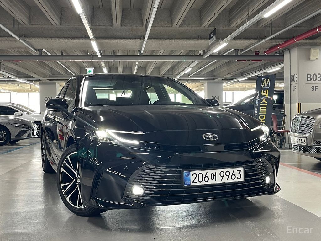 Toyota Camry 2.5 XLE Premium Hybrid