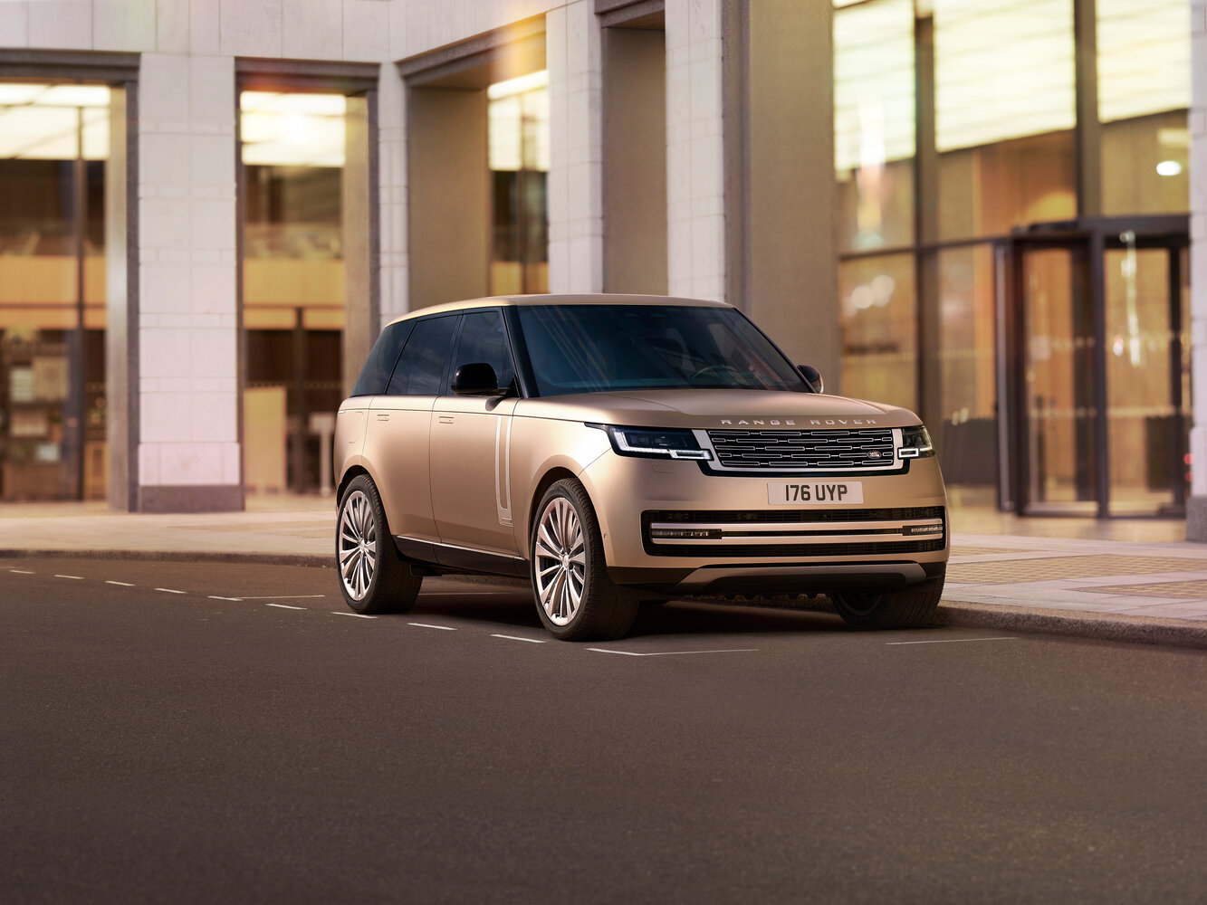 Land Rover Range Rover 2023 3.0 L6 400PS Long Wheelbase — Фотографии комплектации 1