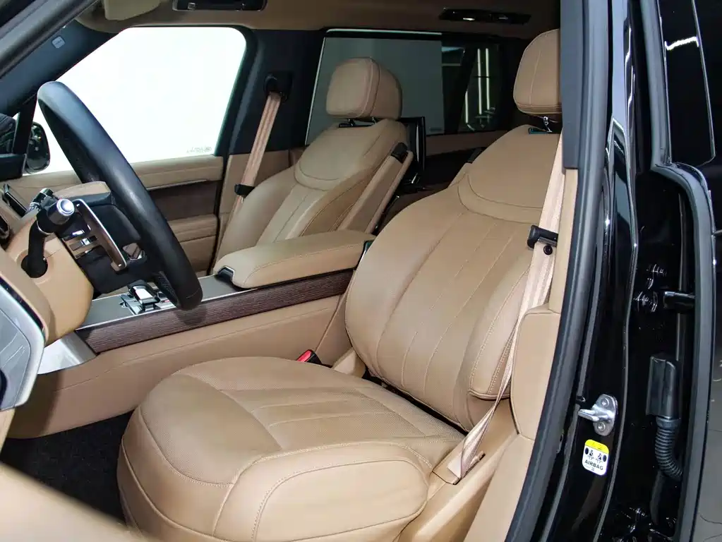 Land Rover Range Rover 2023 3.0 L6 400PS Long Wheelbase — Фотографии автомобиля 5