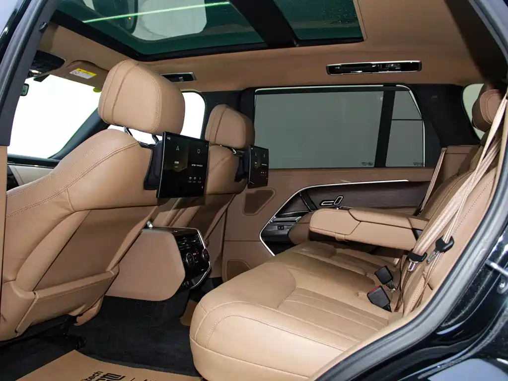 Land Rover Range Rover 2023 3.0 L6 400PS Long Wheelbase — Фотографии автомобиля 6
