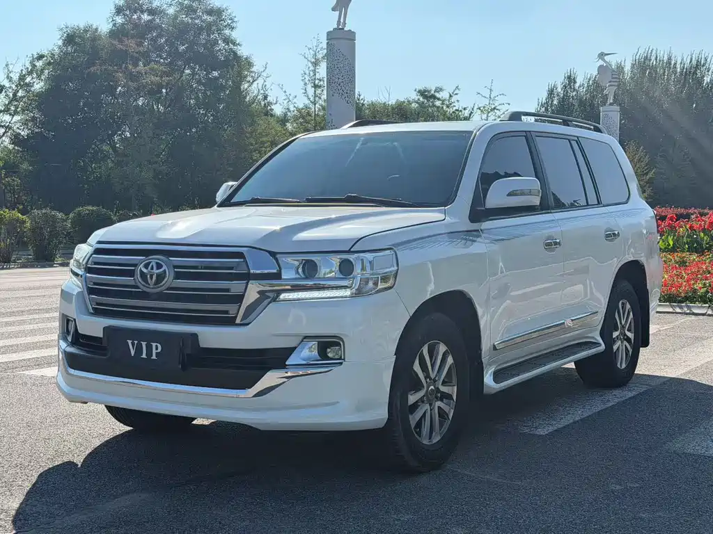 Toyota Land Cruiser 2012 4.6L AT VX