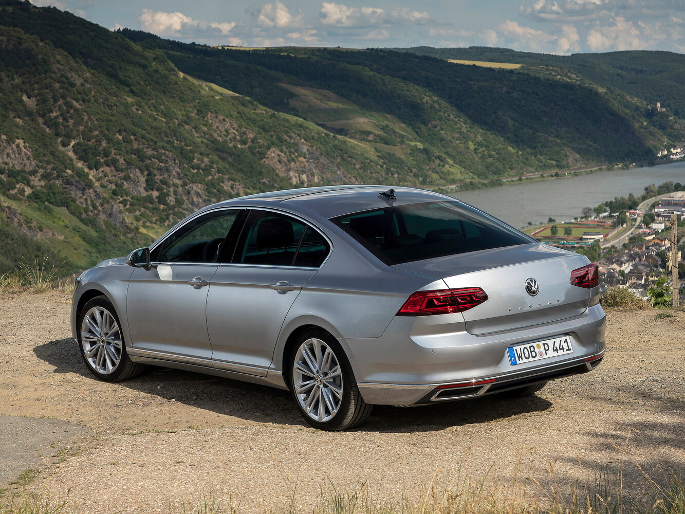 Volkswagen Passat 2023 330TSI Luxury — Фотографии комплектации 5