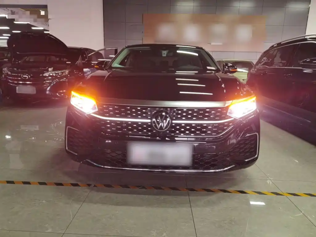 Volkswagen Passat 2023 330TSI Luxury — Фотографии автомобиля 3