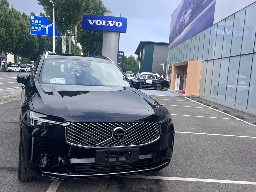 Volvo XC90 2025 T8 Luxury 7 мест