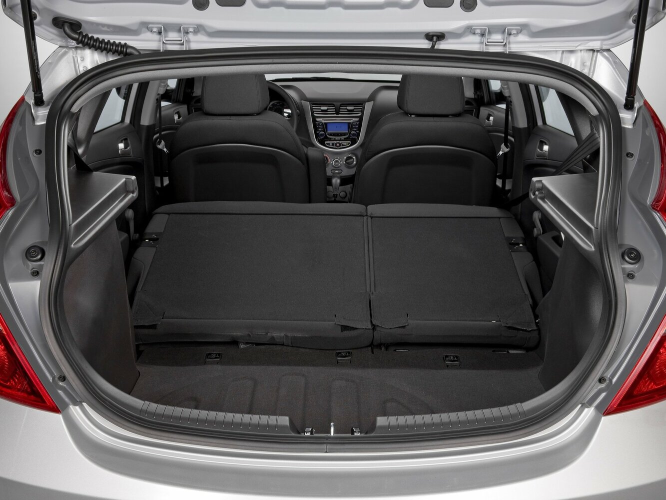 Hyundai Accent Diesel 1.6 VGT Smart — Фотографии комплектации 11