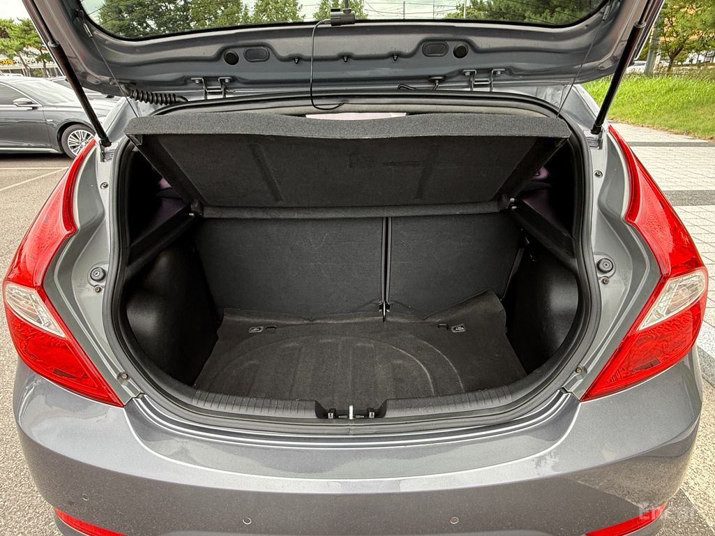 Hyundai Accent Diesel 1.6 VGT Smart — Фотографии автомобиля 19