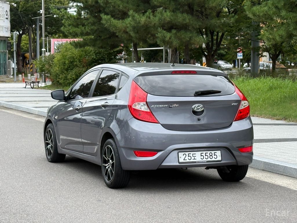 Hyundai Accent Diesel 1.6 VGT Smart — Фотографии автомобиля 4