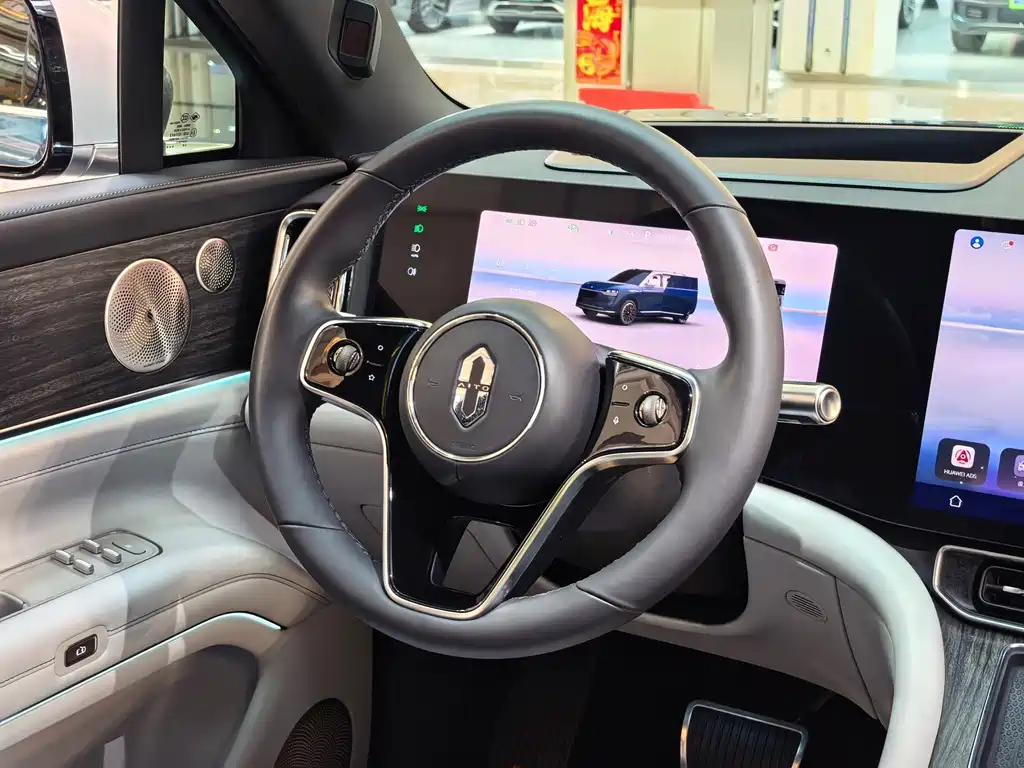 Aito M9 2024 EREV Ultra 42kWh 6 мест — Фотографии автомобиля 11