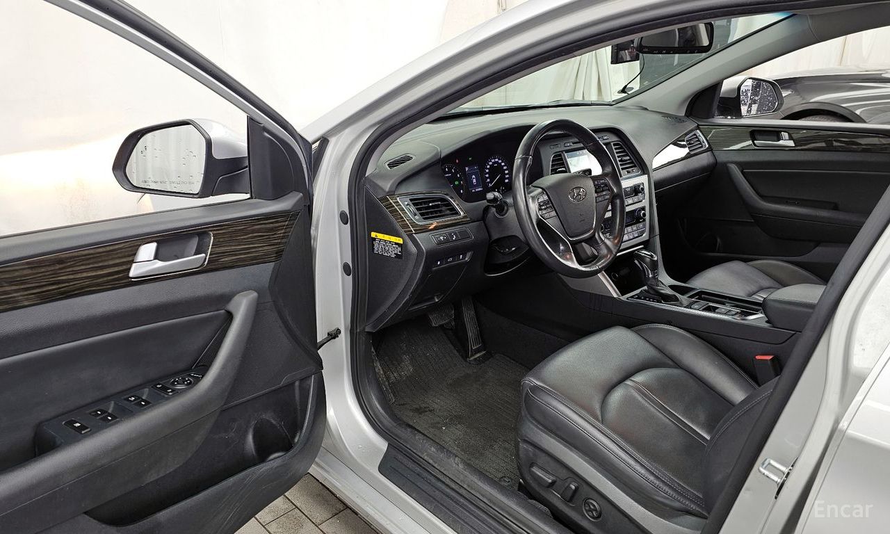 Hyundai Sonata 2.0 Smart — Фотографии автомобиля 10