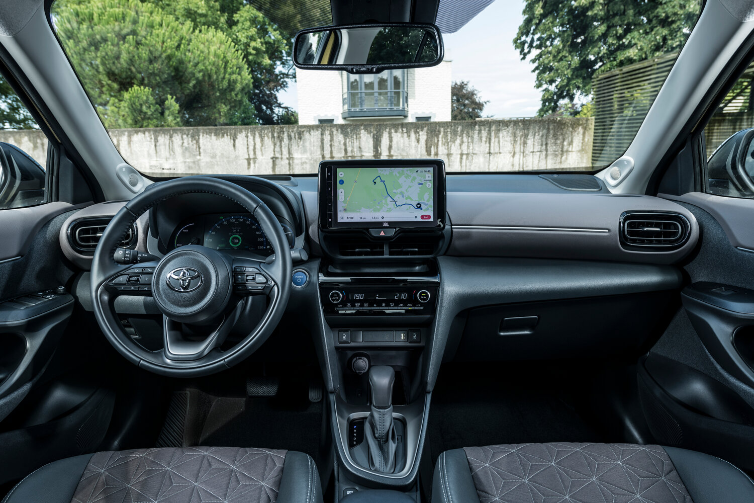 Toyota Yaris Cross Z — Фотографии комплектации 9