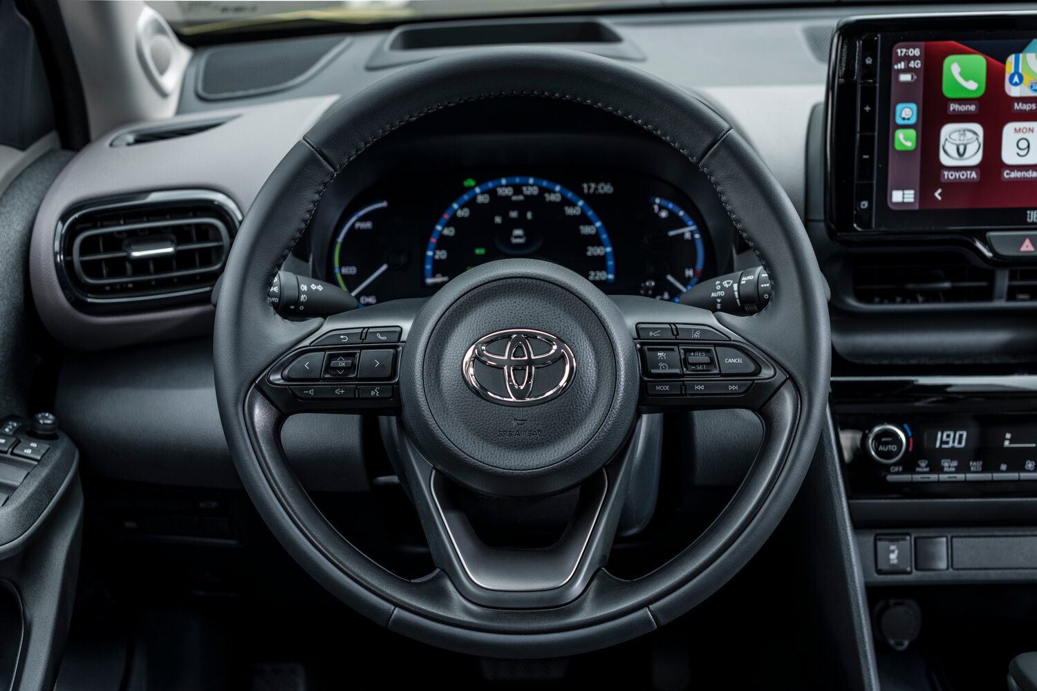 Toyota Yaris Cross Z — Фотографии комплектации 14