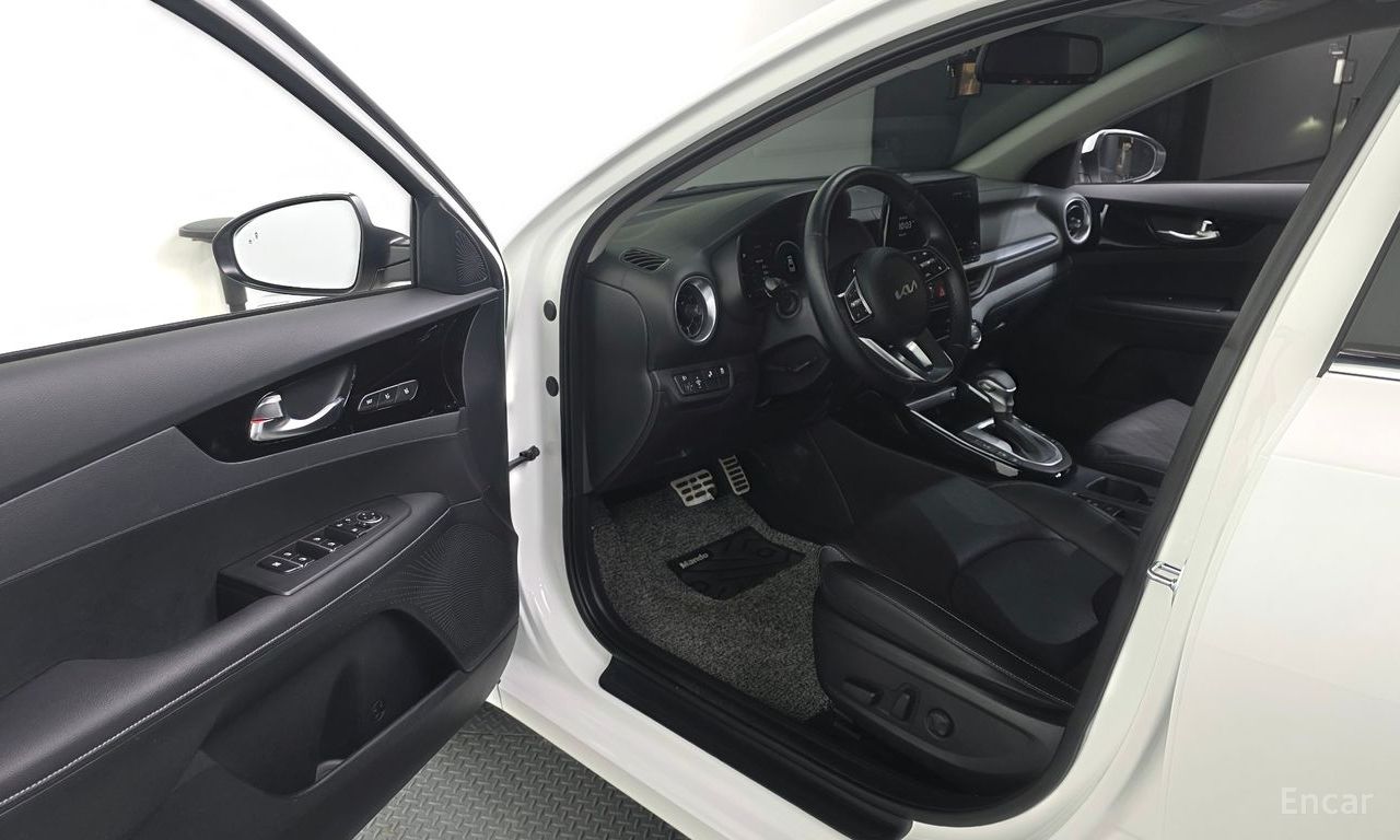 Kia K3 Signature — Фотографии автомобиля 10