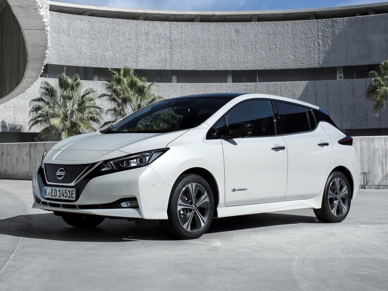Nissan Leaf X 10 — Фотографии комплектации 1