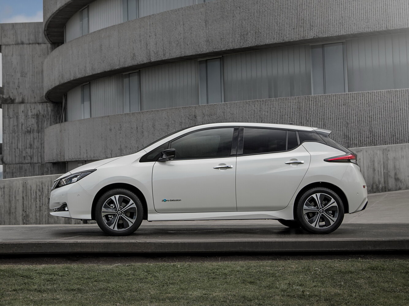 Nissan Leaf X 10 — Фотографии комплектации 3