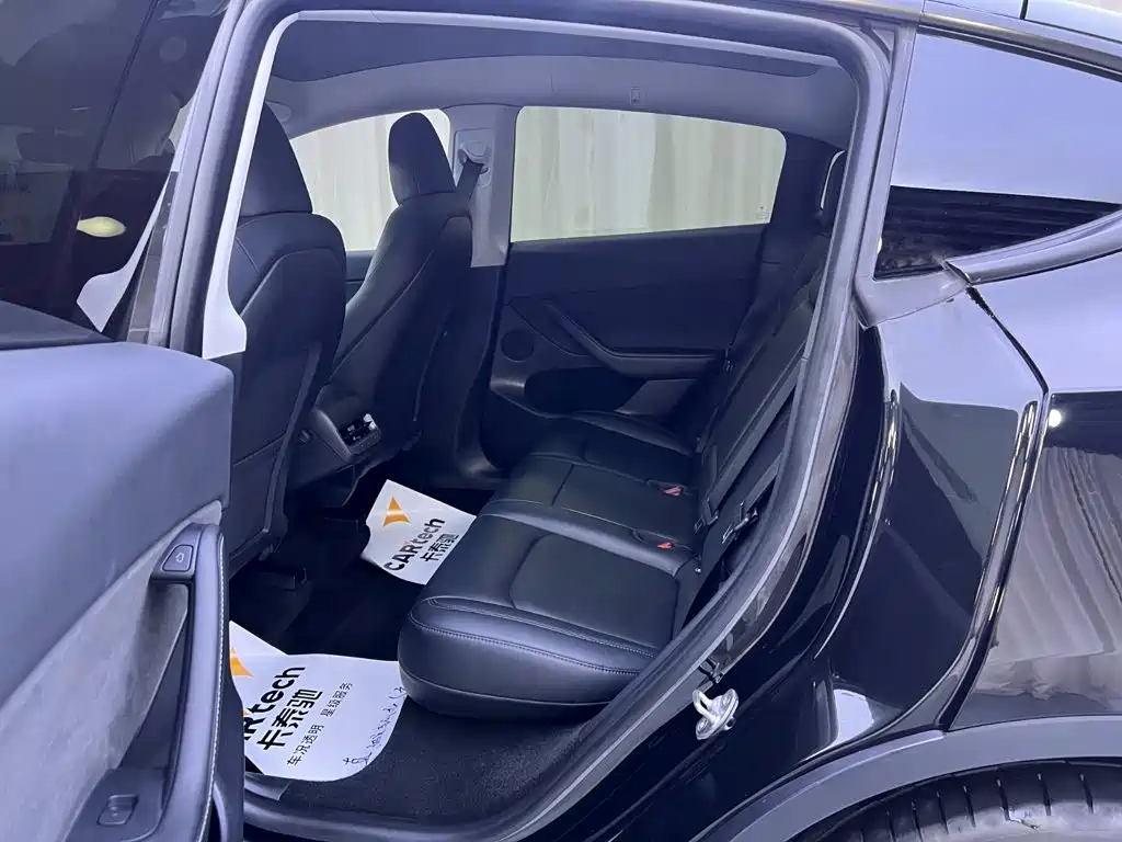 Tesla Model Y — Фотографии автомобиля 8