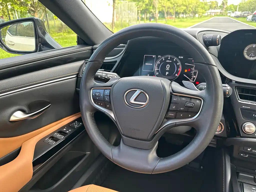 Lexus ES 2021 200 — Фотографии автомобиля 10