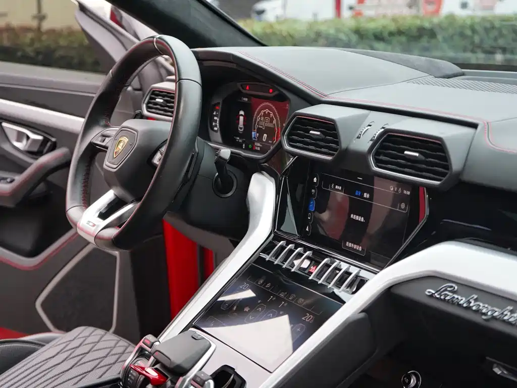 Lamborghini Urus 2018 4.0T V8 — Фотографии автомобиля 17