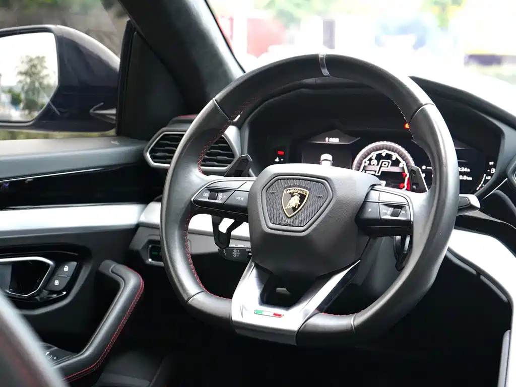 Lamborghini Urus 2018 4.0T V8 — Фотографии автомобиля 6