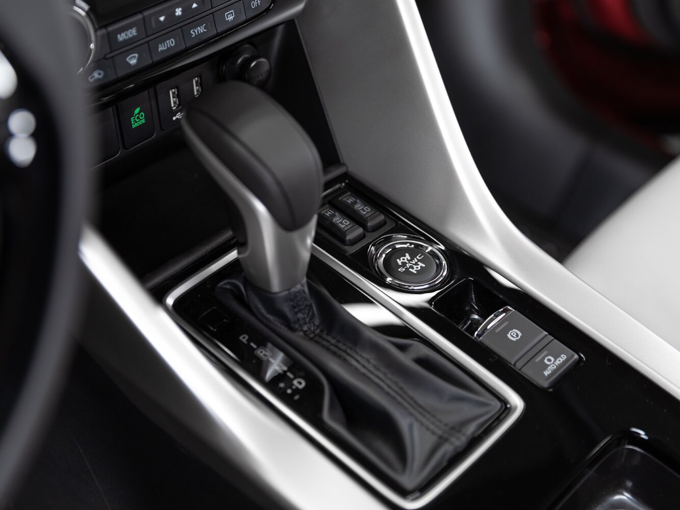 Mitsubishi Eclipse Cross — Фотографии комплектации 12
