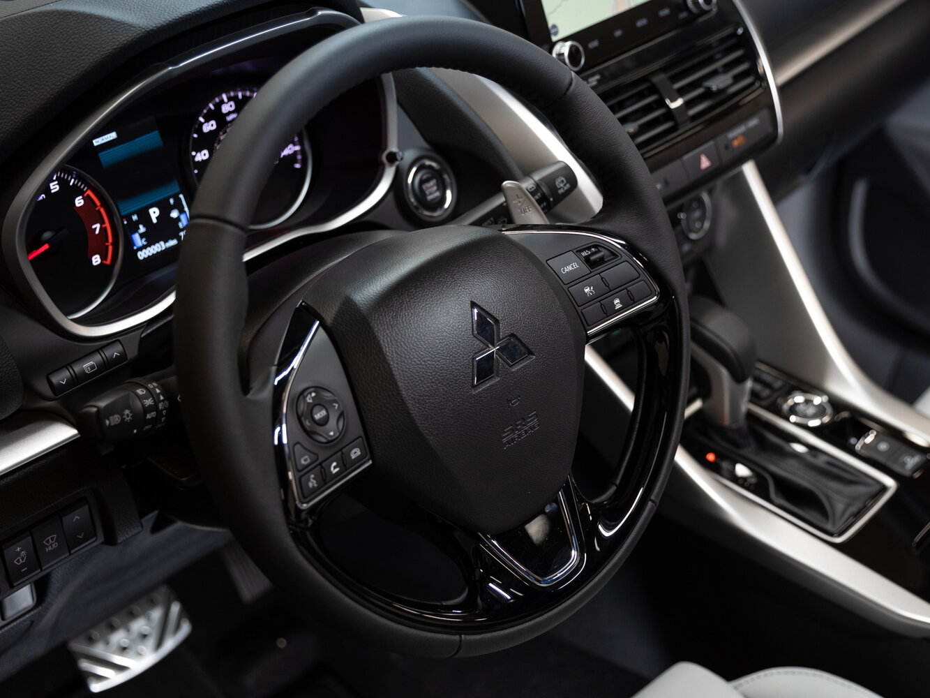 Mitsubishi Eclipse Cross — Фотографии комплектации 14