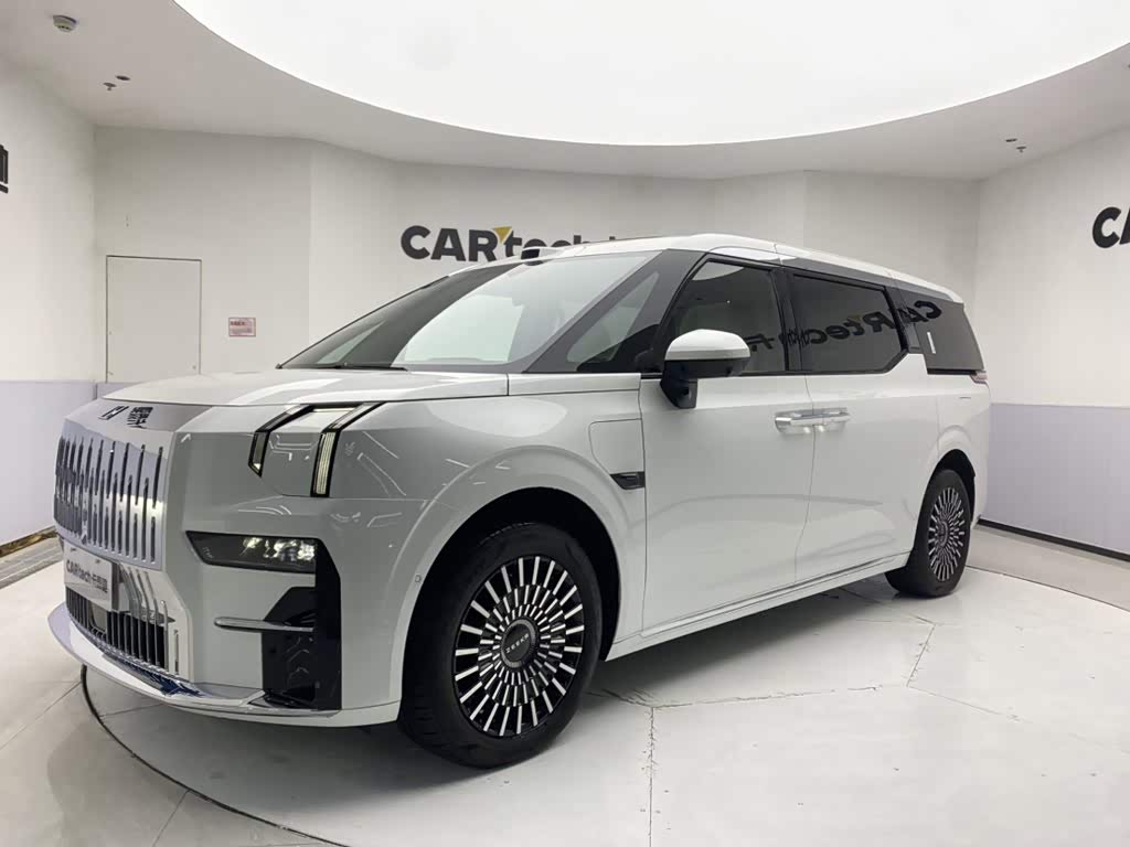 Zeekr 009 2024 6 мест Executive 4WD 108kWh