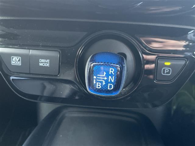 Toyota Prius S — Фотографии автомобиля 7