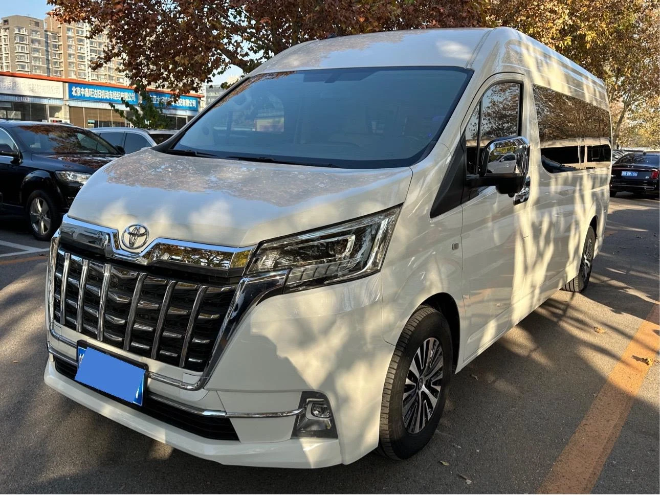 Toyota 2019 3.5L AT 7 мест — Фотографии автомобиля 1