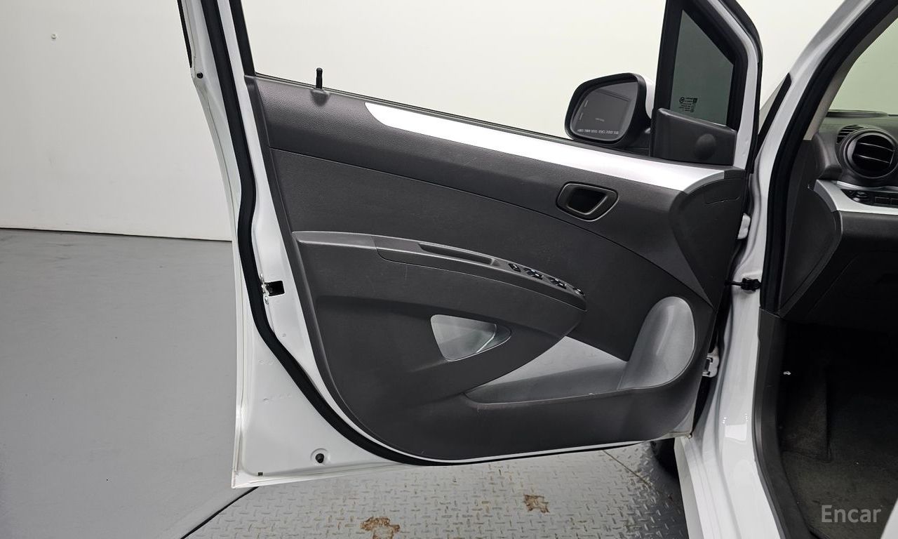 Chevrolet Spark Base — Фотографии автомобиля 24
