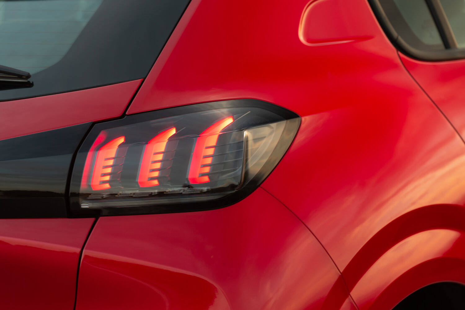 Peugeot 208 GT — Фотографии комплектации 17