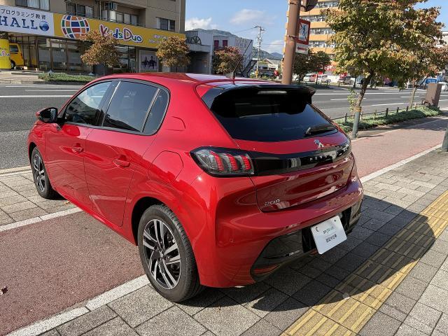 Peugeot 208 — Фотографии автомобиля 5