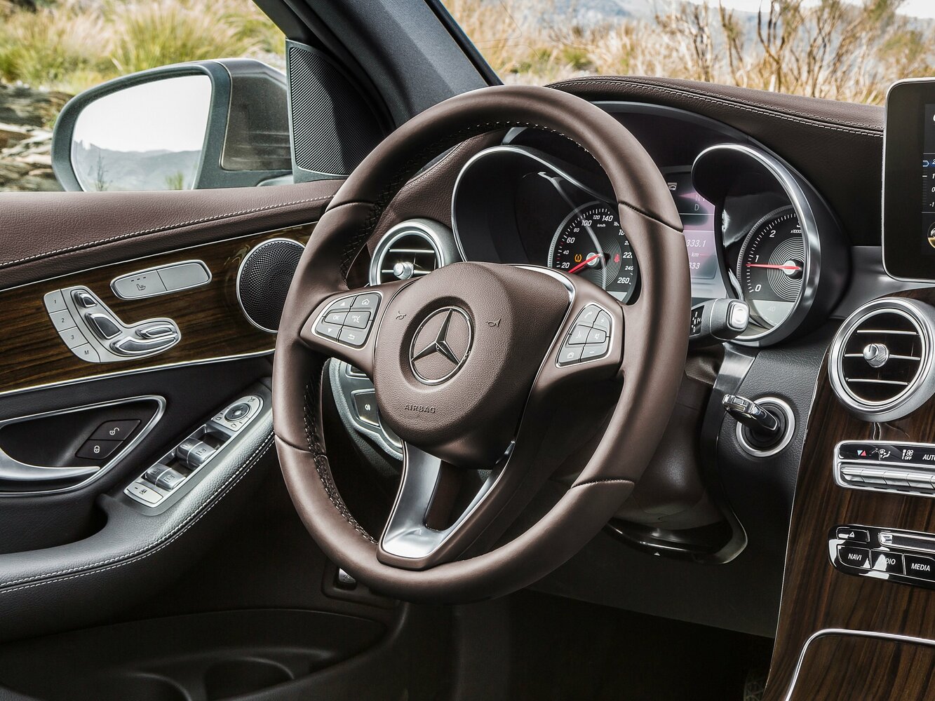 Mercedes-Benz GLC 2018 GLC 260 4MATIC Luxury — Фотографии комплектации 12