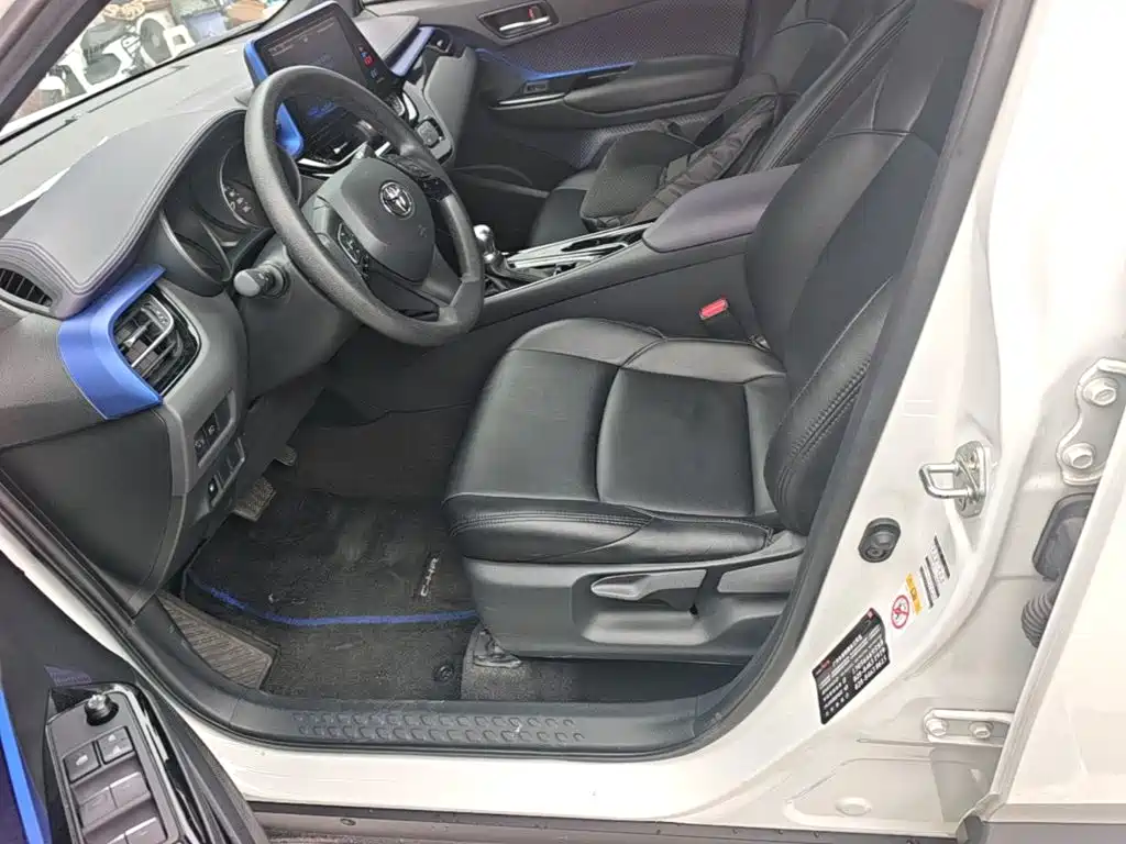 Toyota C-HR 2020 2.0L Lead — Фотографии автомобиля 15