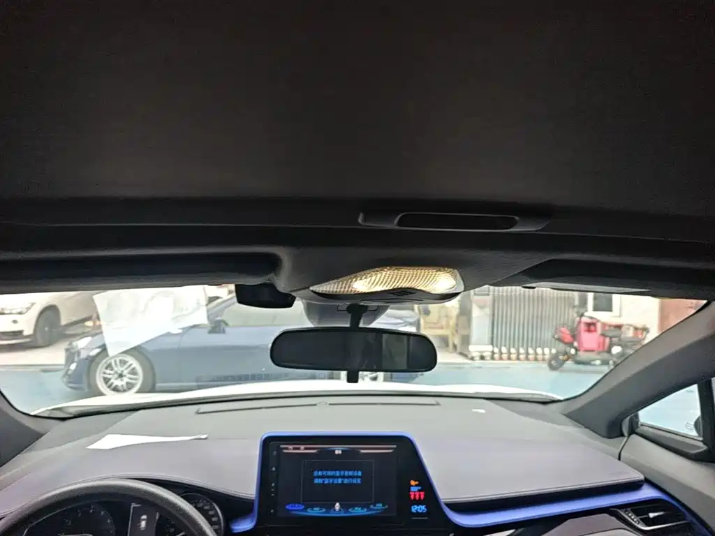 Toyota C-HR 2020 2.0L Lead — Фотографии автомобиля 18