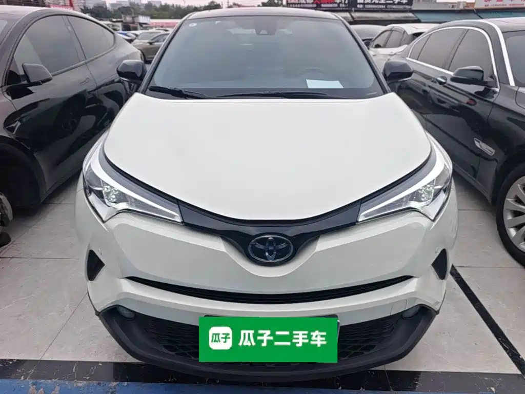 Toyota C-HR 2020 2.0L Lead — Фотографии автомобиля 3