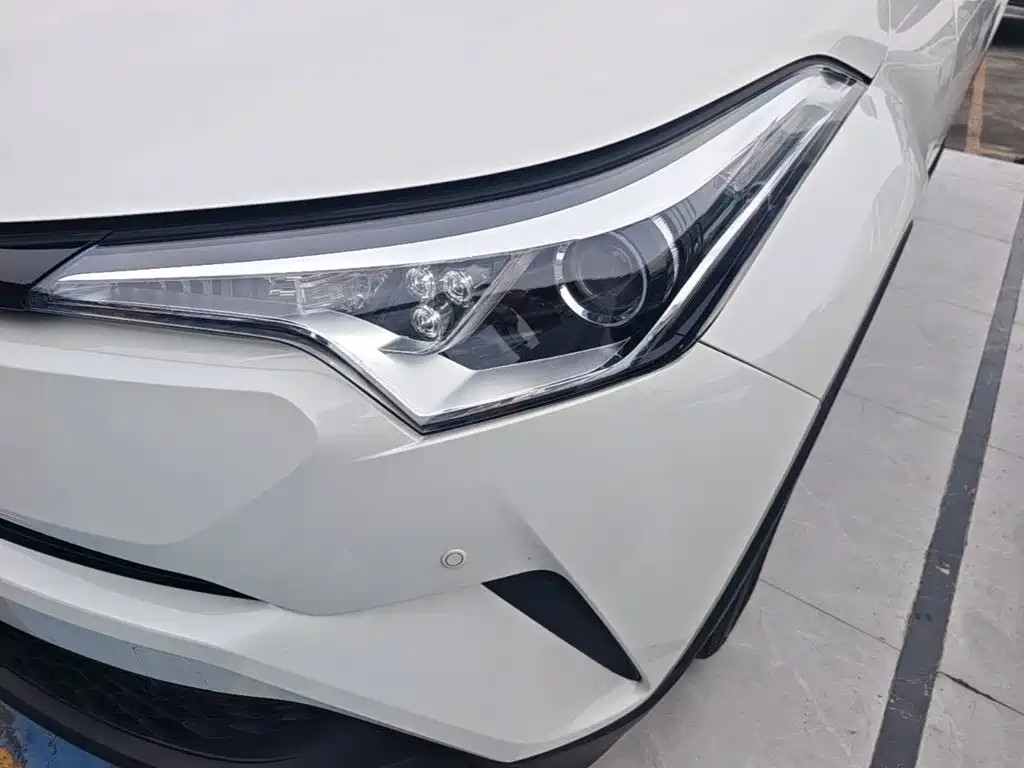 Toyota C-HR 2020 2.0L Lead — Фотографии автомобиля 24