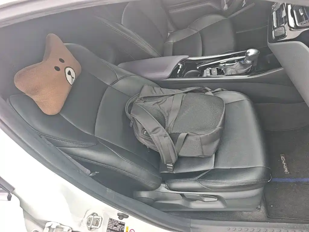 Toyota C-HR 2020 2.0L Lead — Фотографии автомобиля 25