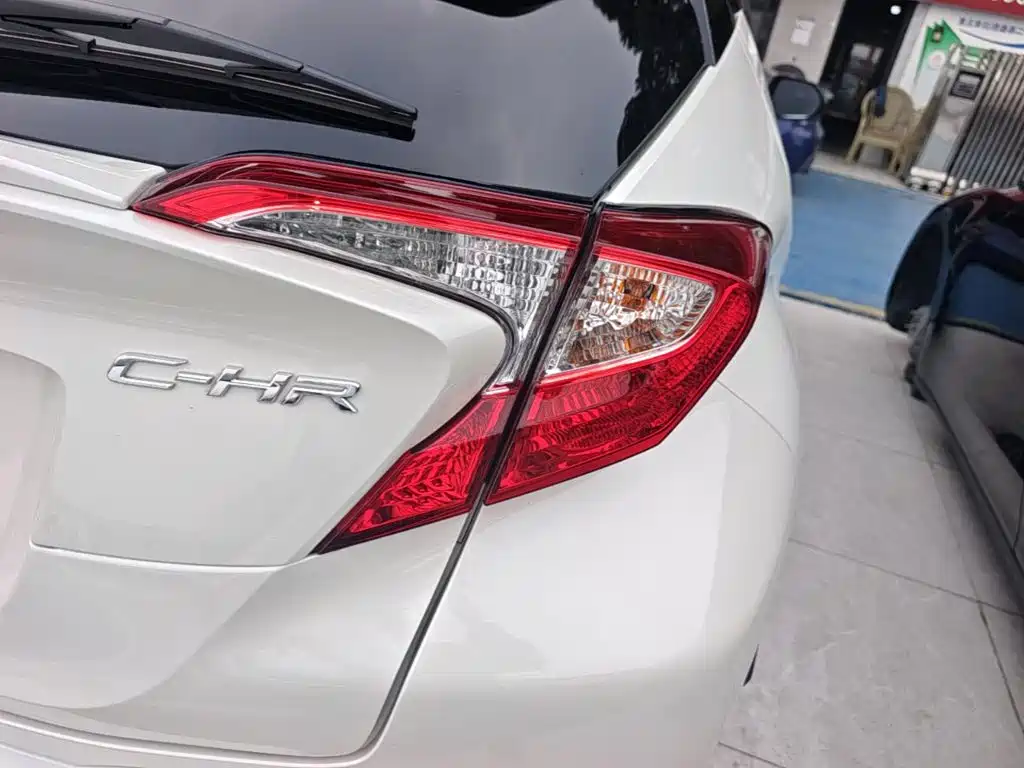 Toyota C-HR 2020 2.0L Lead — Фотографии автомобиля 8