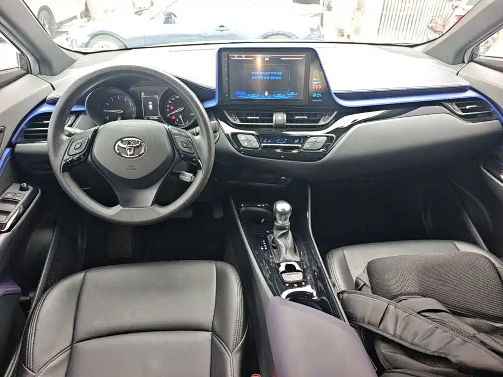 Toyota C-HR 2020 2.0L Lead — Фотографии автомобиля 10