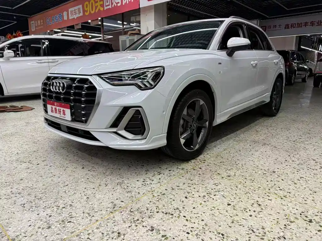 Audi Q3 2022 35 TFSI Fashion — Фотографии автомобиля 1