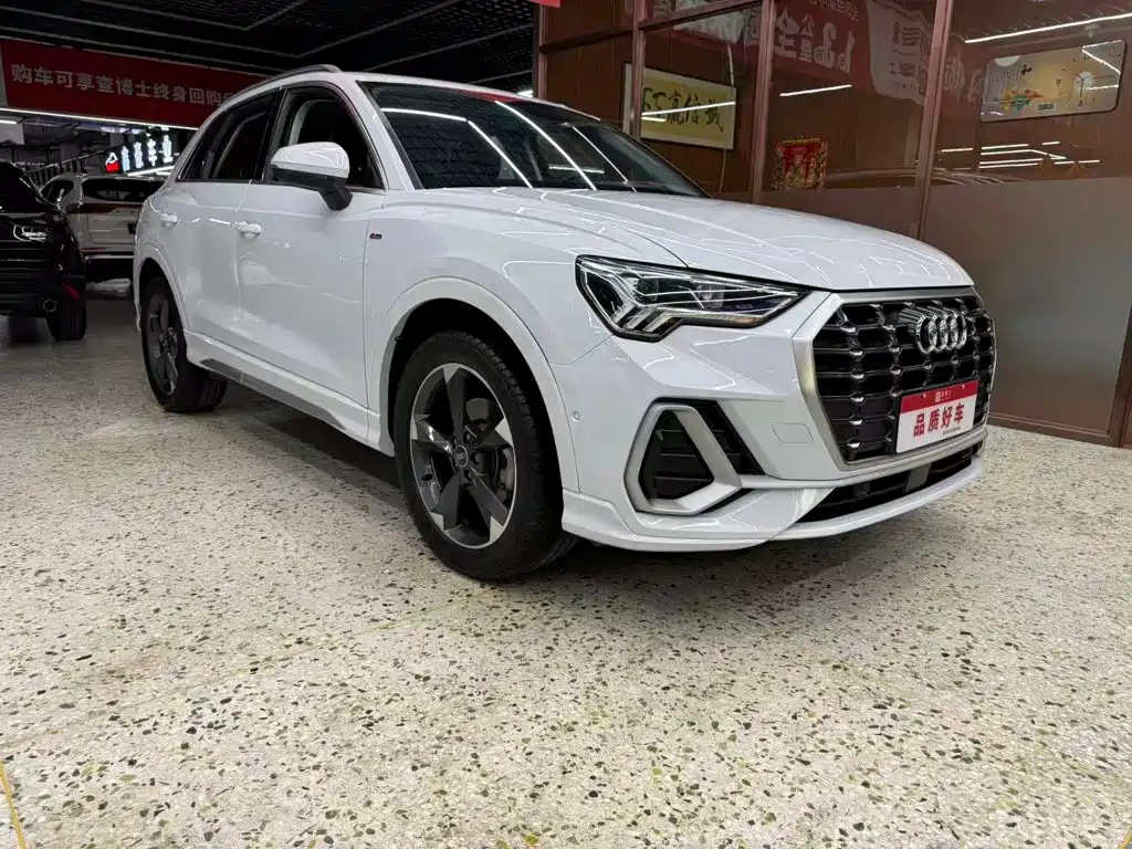 Audi Q3 2022 35 TFSI Fashion — Фотографии автомобиля 3