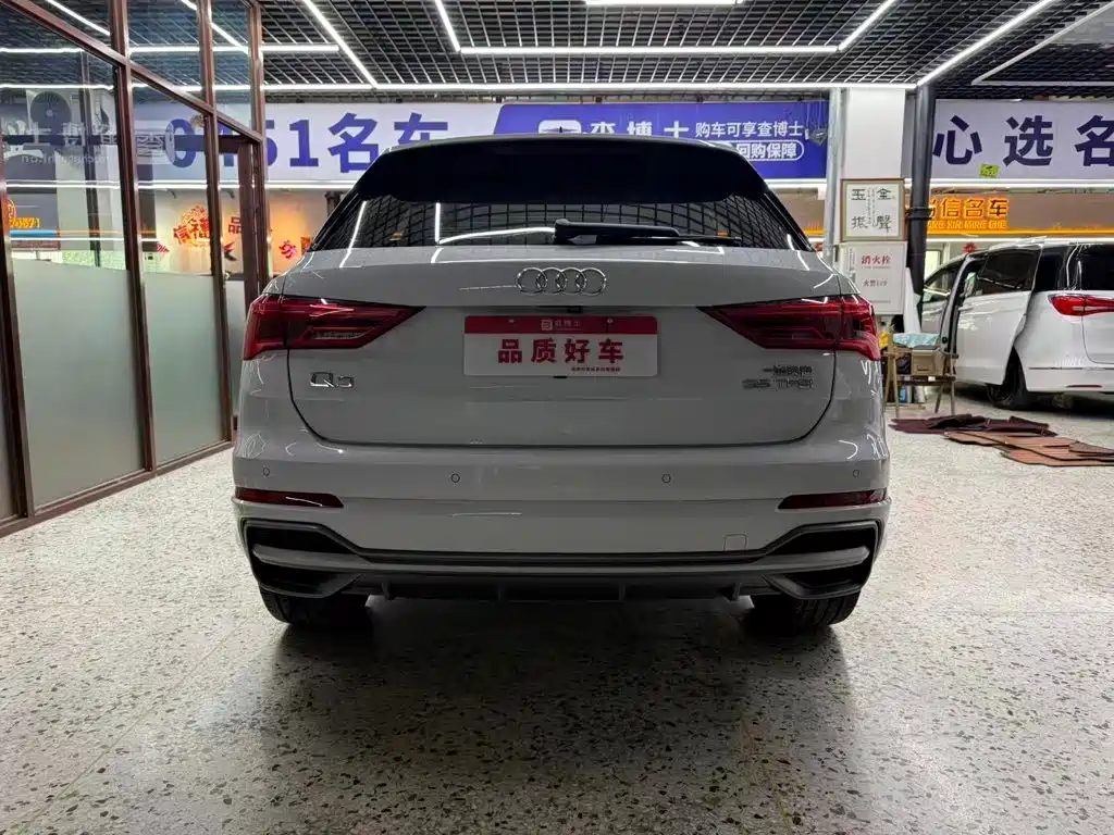 Audi Q3 2022 35 TFSI Fashion — Фотографии автомобиля 4