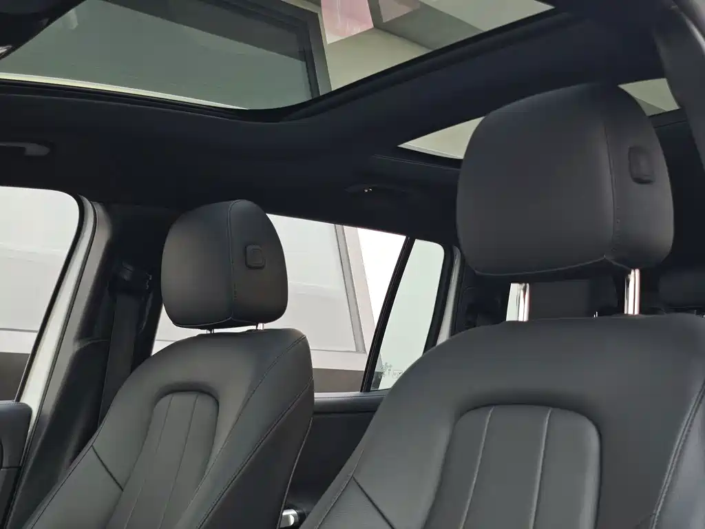 Mercedes-Benz GLB 2020 GLB 200 Fashion — Фотографии автомобиля 11