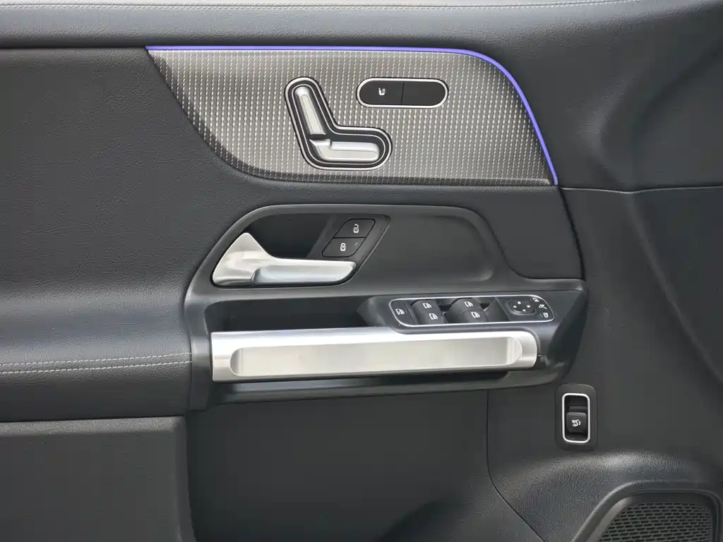 Mercedes-Benz GLB 2020 GLB 200 Fashion — Фотографии автомобиля 12