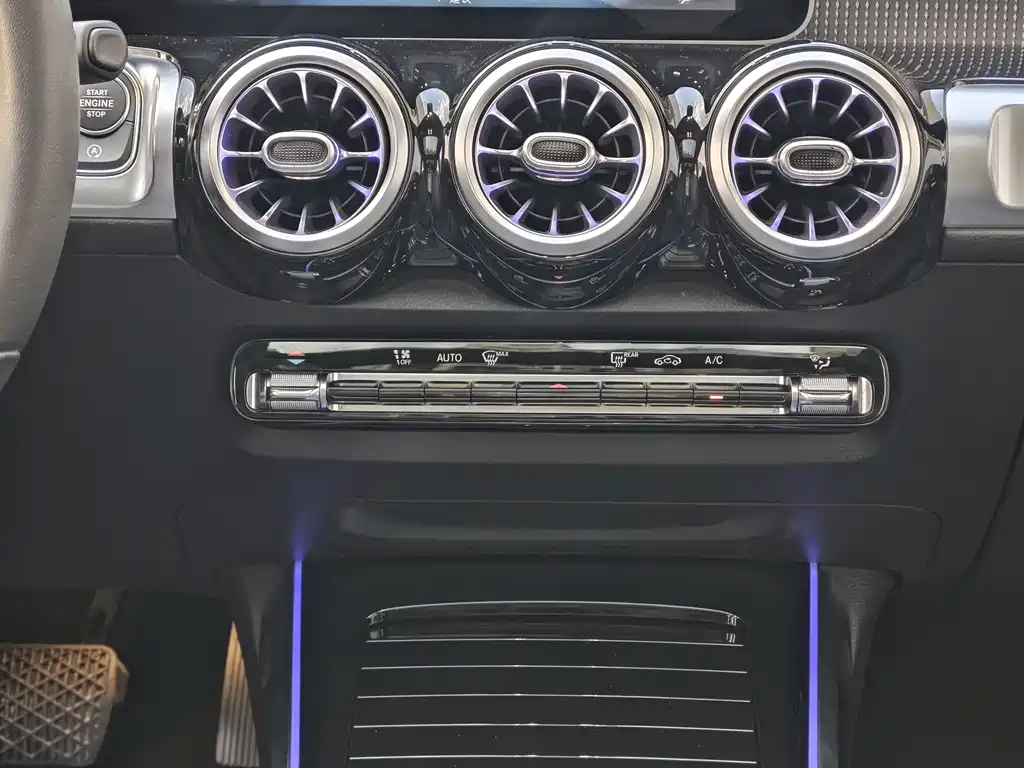 Mercedes-Benz GLB 2020 GLB 200 Fashion — Фотографии автомобиля 16