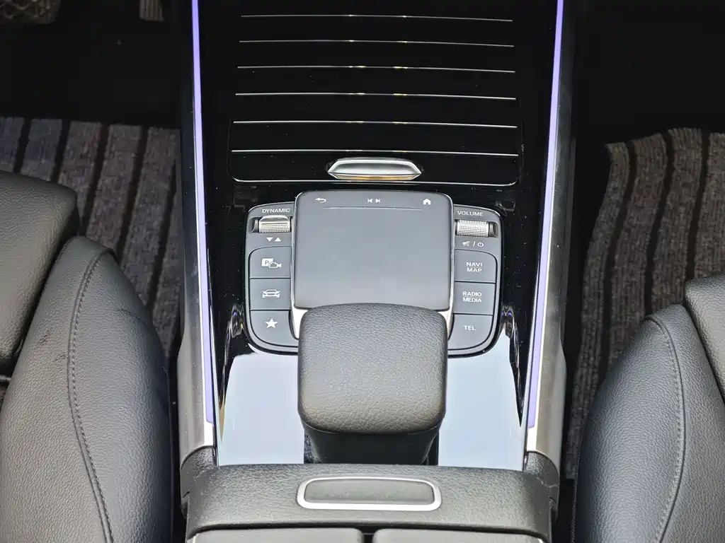 Mercedes-Benz GLB 2020 GLB 200 Fashion — Фотографии автомобиля 17